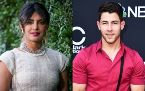 Panaskan Rumor Kencan, Priyanka Chopra-Nick Jonas Tampil Mesra di Bandara