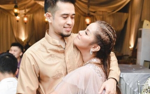 Peringati Tujuh Hari Kematian Mendiang Ayah, Olla Ramlan Dikritik Salah Kostum