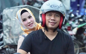 Foto Bersama Ibu dan Adik Vicky Prasetyo, Aura Angel Lelga Paling Bercahaya