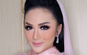 Krisdayanti Dapat Kartu Lebaran dari Presiden Jokowi, Netter Fokus ke Tanda Tangan