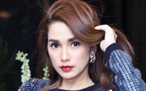 Hadiri Pengajian yang Digelar Ririn Ekawati, Cantiknya Ussy Sulistiawaty Berhijab Syari