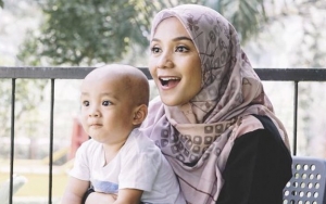 Baru Berusia 6 Bulan, Putra Bungsu Enno Lerian Sudah Diajarkan Mandiri