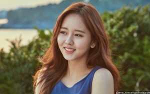 Pertama Kali, Cantiknya Kim So Hyun Bangga Pamer Stempel Tanda Ikut Pemilu 