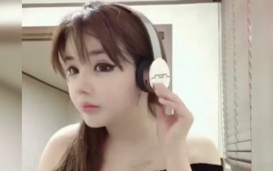 Lelah Terus Dituding Oplas, Park Bom Balas Fans dengan Komentar ini 