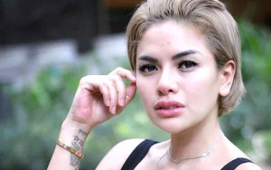 Biasa Seksi dan Vulgar, Nikita Mirzani Pamer Gaya Anggun dengan Rambut Panjang Saat Lebaran