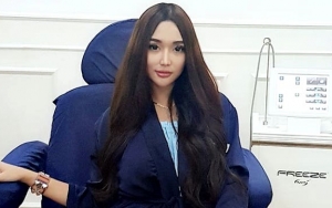Berhijab Saat Ziarah ke Makam Orangtua, Lucinta Luna Diminta Netter Pakai Peci