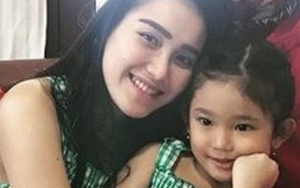 Ayu Ting Ting Kaget Bilqis Makin Pintar Selfie dan Rekam Pakai Handphone