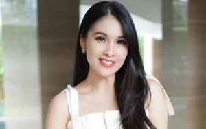 Sandra Dewi Unggah Foto Bareng Keluarga, Gantengnya Suami Lagi-Lagi Buat Netter Gemas