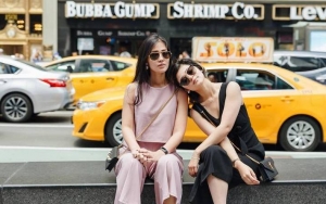 Penuh Haru, Foto Candid Gracia Indri Peluk Erat Gisela Cindy di Bandara