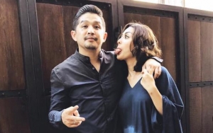 Selvi Kitty Umbar Foto Ciuman Bibir, Ibaratkan Bidadari vs Suami Pangeran Kodok