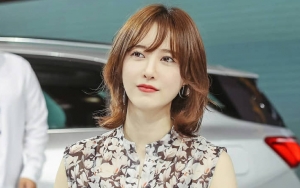 Pakai Make Up Tipis dan Rol Rambut, Goo Hye Sun Dipuji Tetap Cantik