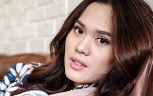 Berlibur di Bali, Handphone Sheryl Sheinafia Jatuh ke Laut