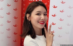 Sooyoung Pamerkan Foto Sang Ibu, Netter Memuji Visualnya yang Awet Muda
