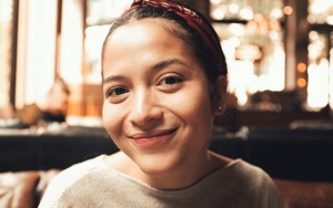 Kerap Rangkai Kata Jadi Puisi, Netter Sarankan Putri Marino Buat Buku 
