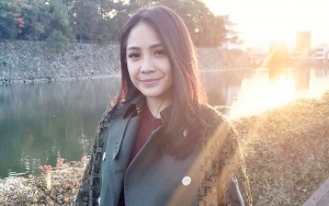 Makan di Pinggir Jalan, Nagita Pakai Jam Rp 200 Juta dan Tampil Mahal Ala 'Toko Perhiasan Berjalan'