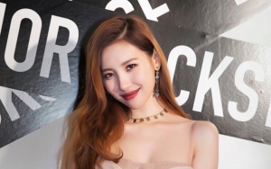 Sunmi Pamer Foto di Bali, Fans Malah Salfok Air Mineral Khas Indonesia