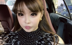 Foto Bersama Makeup Artist, Cantiknya Visual Park Bom Bak Boneka