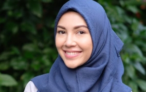 Tulis Pesan Haru, Netter Komentari Ciuman Bibir Ratna Galih dan Sang Anak 