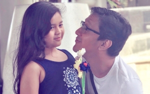 Pose Putri Bungsu Andre Taulany Bikin Ngakak di Foto Keluarga, Netter: Bibit Pelawak Nih