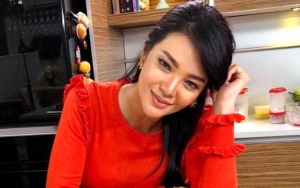 Tampil Cantik di Pemotretan, Farah Quinn Malah Dikira Mendiang Julia Perez
