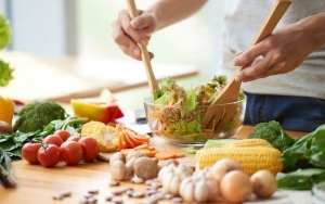 6. Merusak Pola Makan dan Menyebabkan Kebiasaan Tidak Sehat