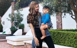 Cantik Pakai Gaun di Foto Keluarga, Nia Ramadhani Lagi-Lagi Dipuji Bak Barbie