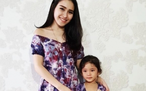 Ayu Ting Ting Posting Foto Bilqis Rambut Lurus, Netter Puji Cantik
