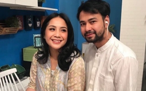 Raffi Sibuk Pencitraan Mesra, Nagita Senyum Imut Pakai Bando Tapi Diam-Diam Muak Dicium Suami?