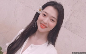 Tak Sedih Lagi, Sulli Kembali Ceria Hingga Aegyo Imut Saat Live Instagram 