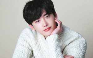 Awas Meleleh! Seksinya Lee Jong Suk Pamer Foto Topless dan Tato Ini