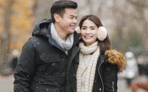 Awas Baper, Begini Romantisnya Liburan Dion Wiyoko Naik Vespa Bersama Istri