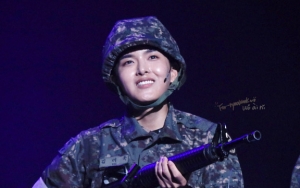Jelang Rampungkan Wamil, Ryeowook Traktir Teman-Teman di Militer