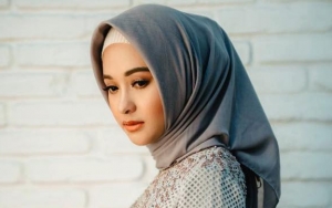 Persiapan Melahirkan, Poppy Bunga Pilih Lakukan Cara Ini Agar Rileks