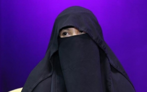 Caisar Makin Bahagia dengan Istri Baru, Indadari Tulis Kutipan Tentang 'Penggoda'