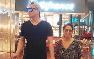Jalan-Jalan ke Supermarket, Bertrand Antolin Gandeng Mesra Dua Wanita Ini