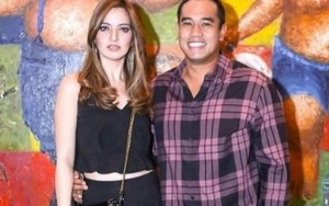 Ardi Bakrie Cemburu Nia Ramadhani Diberi Bunga Mawar Oleh Pria Bule?