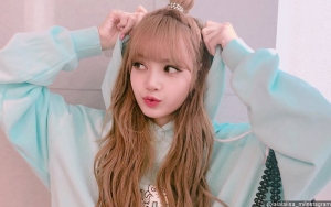 Difoto Jisoo, Lisa Black Pink Pose 'Tanpa Celana' di Jalanan Jepang