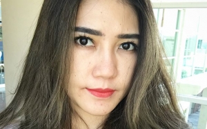 Heboh Via Vallen Cium Bibir Bocah dan Sebut Dirinya Mama, Fans Fanatik Ayu Ting Ting Sindir Munafik