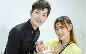Pakaikan Kacamata Hitam, Lee Jeong Hoon Sebut Putrinya Bak Penyanyi PSY