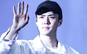 Sehun EXO Berekspresi Tajam dan Telanjang Dada di Cover Majalah, Fans Meleleh