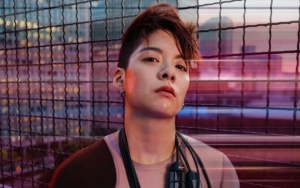 Jadi Model Iklan Sepatu, Amber f(x) Pamer Tato dan Perut Rata di Video Ini