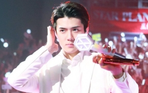 Jadi Model Sampul Majalah, Sehun Pose Imut Hingga Telanjang Dada 