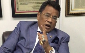 Miris Lihat Rumah Peraih Emas Lalu Muhammad Zohri, Hotman Paris Sumbang Rp 100 Juta