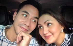 Kompak Pakai Jas Merah, Darius Sinathrya-Donna Agnesia Sukses Bikin Netter Baper