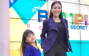 Pamer Foto Bareng Putrinya yang Derita Leukimia, Eks Suami Denada Tersenyum Meski Diam-Diam Nangis