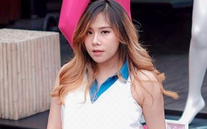Kenakan Busana Adat, Cherly Juno Eks Cherry Belle Pamer Foto Maternity Shoot Bareng Suami