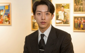 Lee Jung Shin CN Blue Pemotretan di Bali, Fans Ngakak Lihat Kaleng Minuman Ini