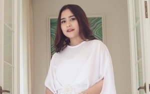 Pamer Foto Bareng Teman-Teman Kuliah, Tinggi Badan Prilly Latuconsina Jadi Sorotan