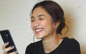Simpel Serba Putih, OOTD Liburan Mikha Tambayong Sukses Bikin Netter Terpesona