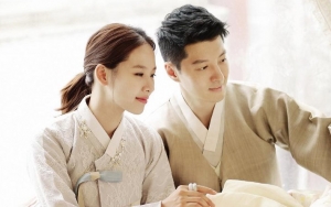 Jo Yoon Hee Pamer Foto Lee Dong Gun dan Putrinya, Netter Singgung Jiyeon T-ara